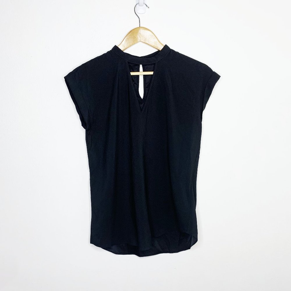 Express - Black Keyhole Top